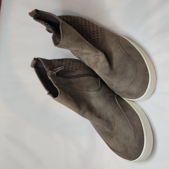 Girls George Ankle Boots. Color Brown. Size:3 - Picture 1 of 9